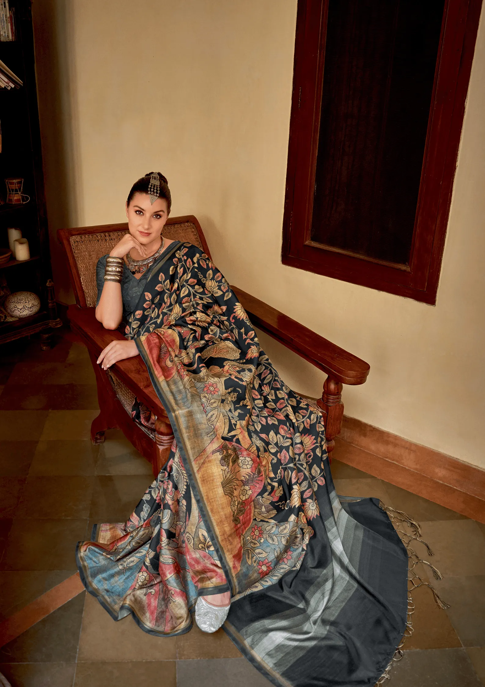 Designer Chitrapatta Dark Grey Saree