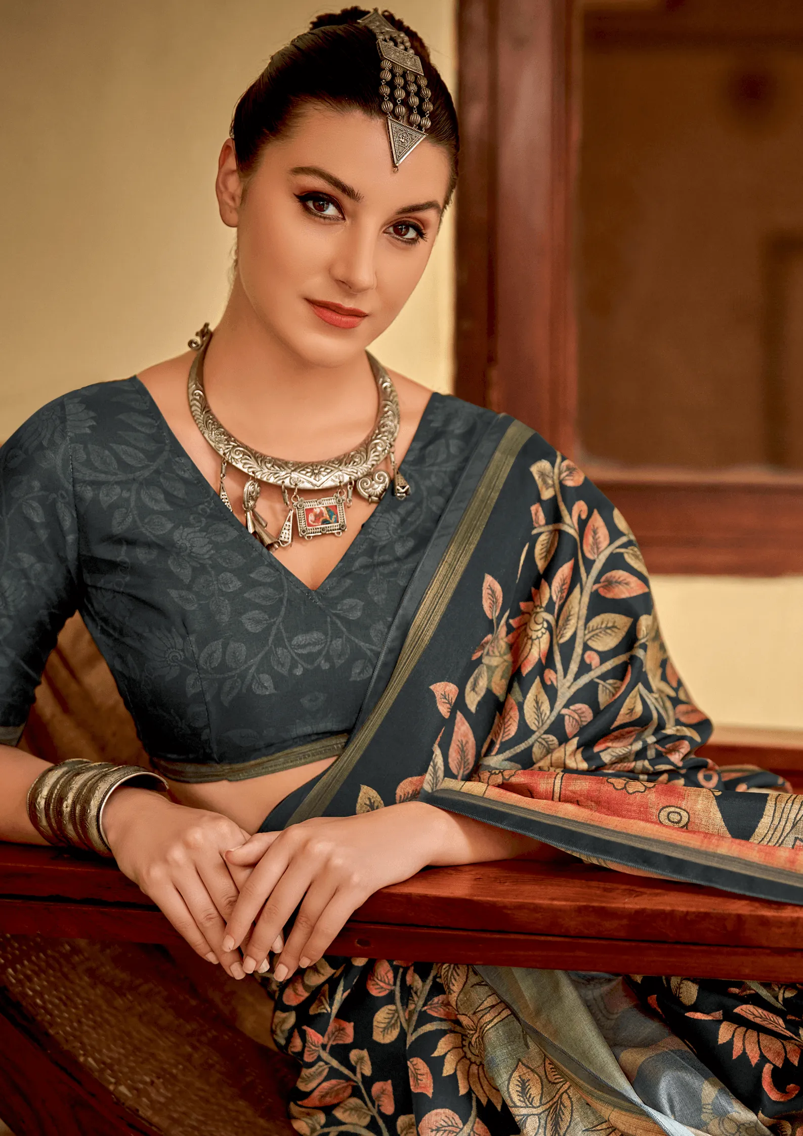 Designer Chitrapatta Dark Grey Saree