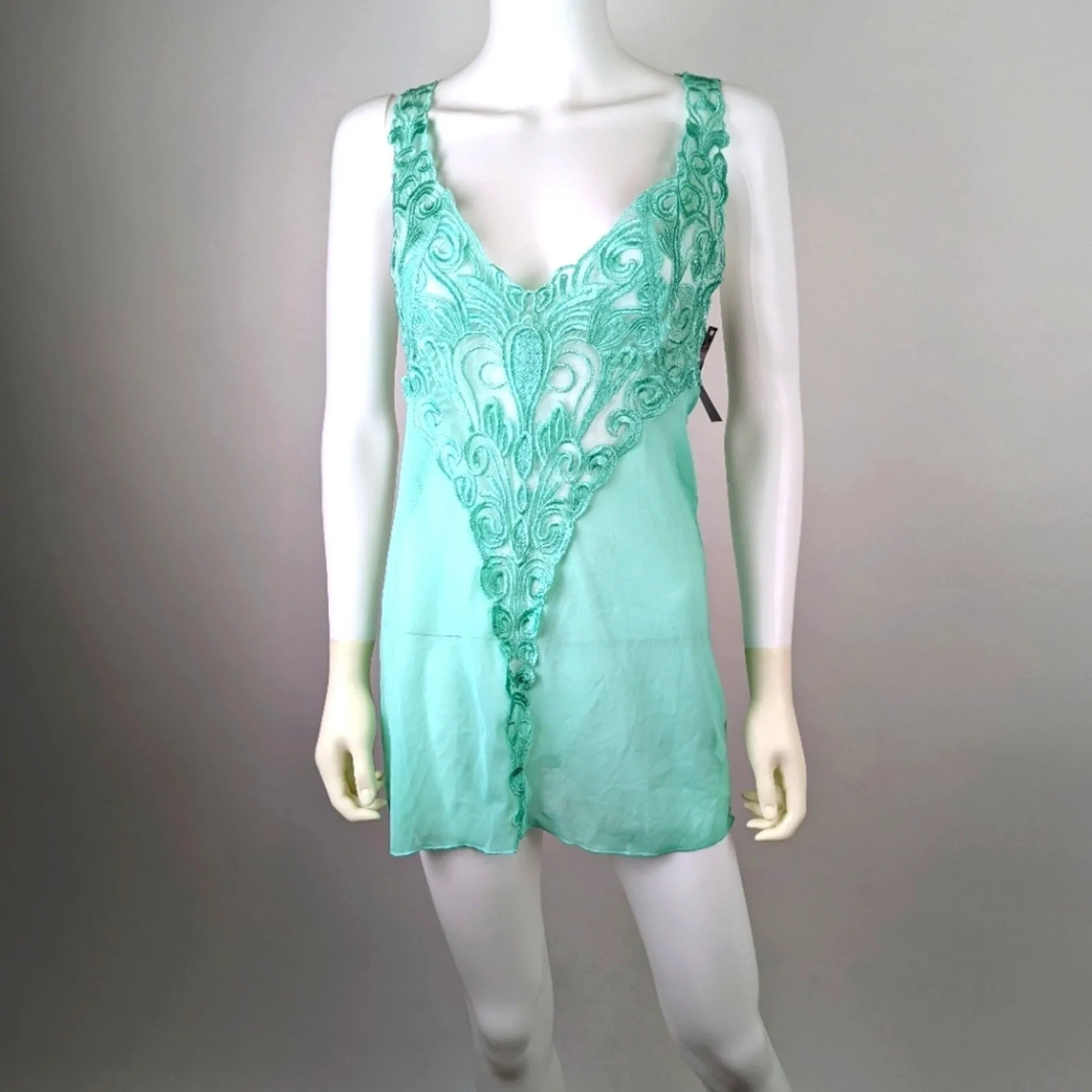 NWT Embroidered Babydoll Nightie L